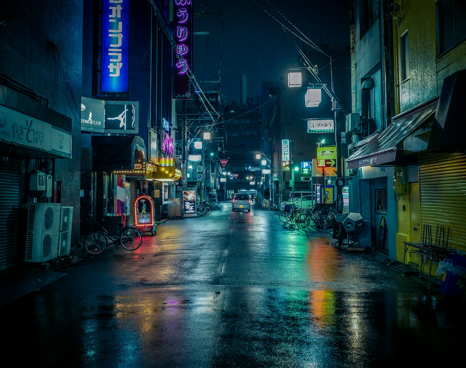 Night street from the built-in camera: noise smeared, colour pushed