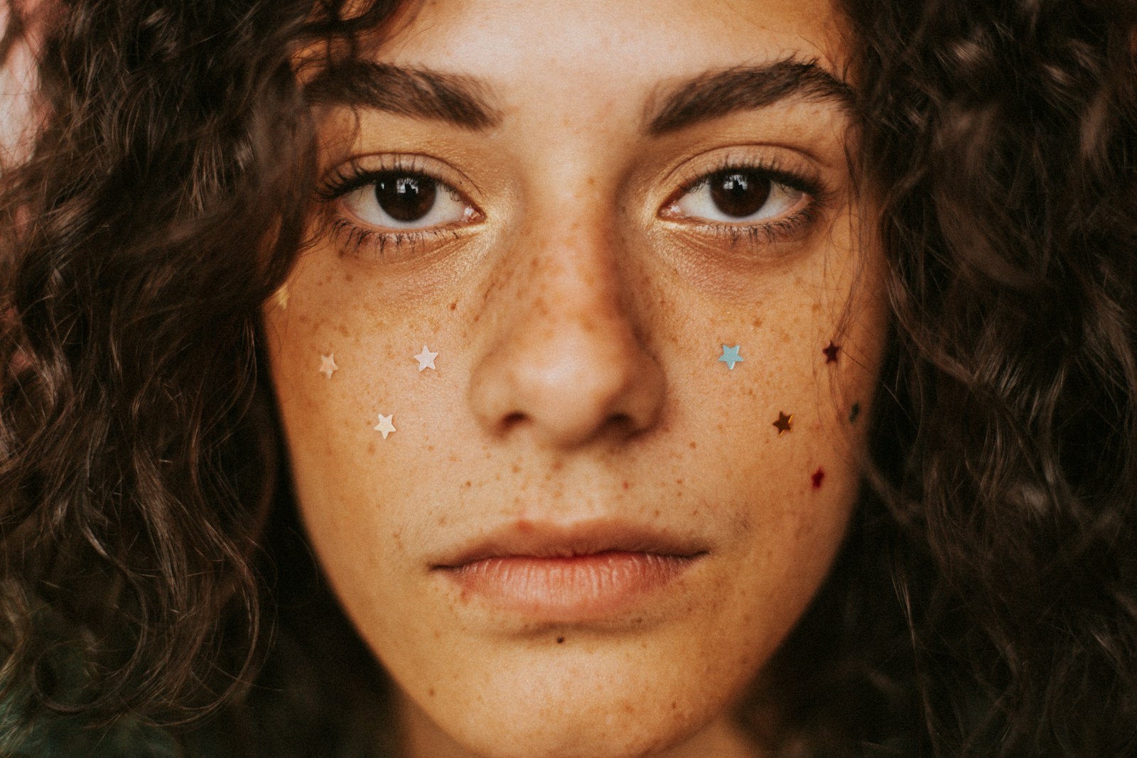 ProRAW at 100 percent: waxy skin and sharpening halos